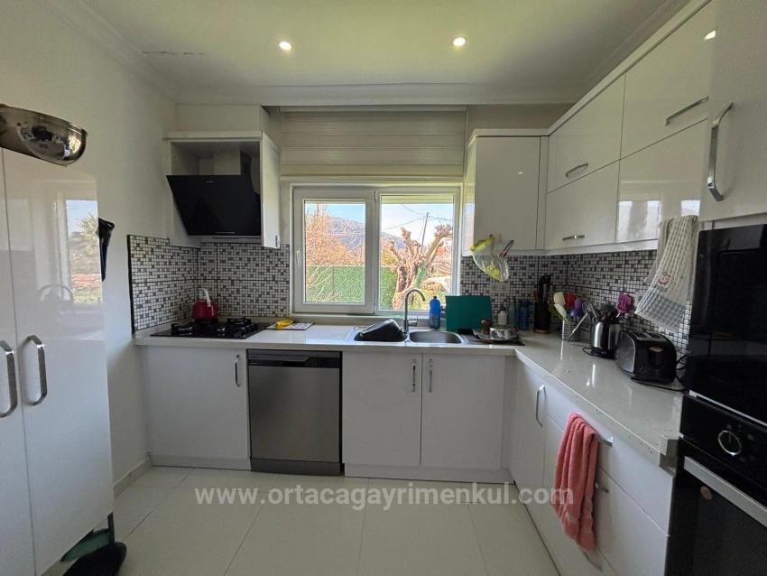 Eingeschossiges Haus Mit 2 Schlafzimmern Und Einem Zusätzlichen Zimmer Auf Einem 459 M² Großen Grundstück In Okçular Zu Verkaufen