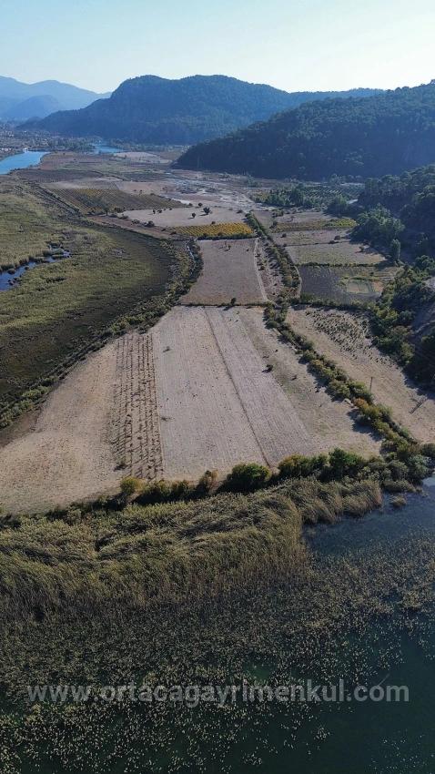 3210 M² Großes 2B-Grundstück In Çandır, Direkt Am Seeufer, Zu Verkaufen