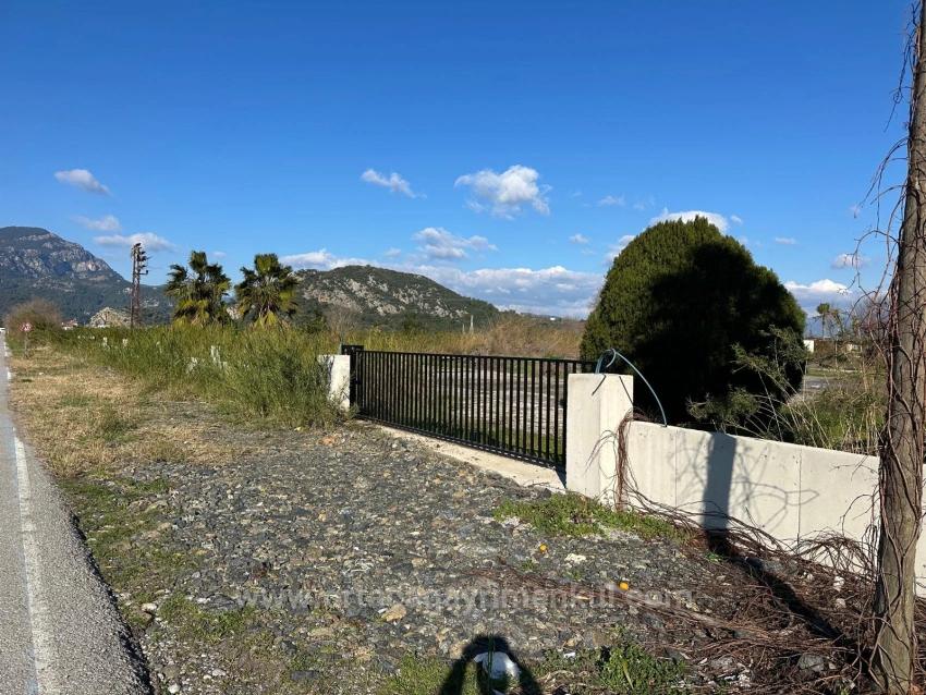 5.111 M² Großes Gewerbe- Und Wohngrundstück Zum Verkauf, Direkt An Der Hauptstraße In Dalyan Gelegen