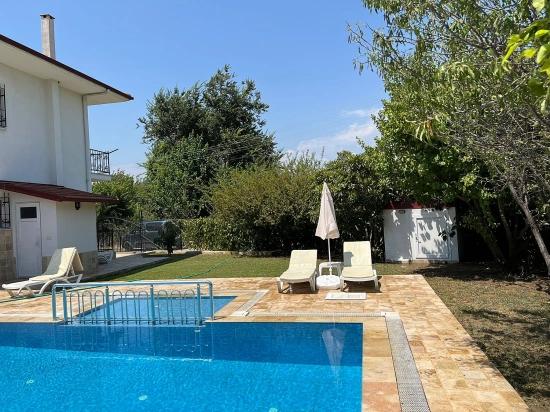Eckgrundstück, 600 M², 3+1 Villa In Dalyan Zu Verkaufen.