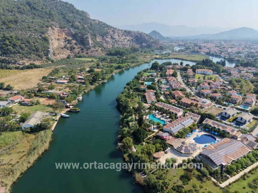 Feld Zu Verkaufen in Çandır Bz. Köyceğiz - Feld-Zonierung - 20.000 m²