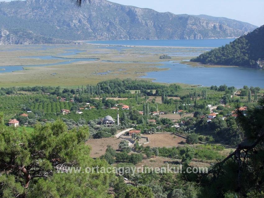Feld Zu Verkaufen in Çandır Bz. Köyceğiz - Feld-Zonierung - 1.252 m²