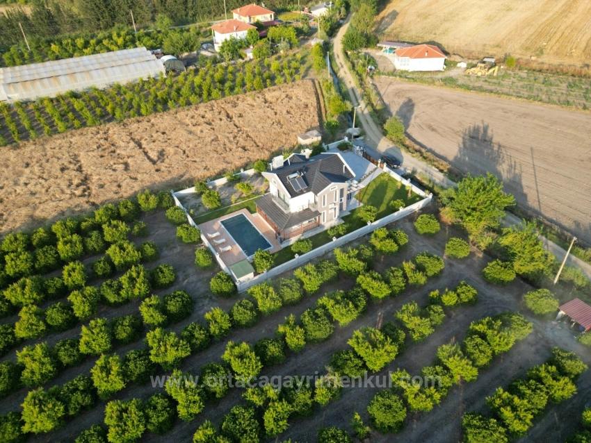 4+1 Villa For Sale In Eskiköy, Located In A 14,136 M2 Field