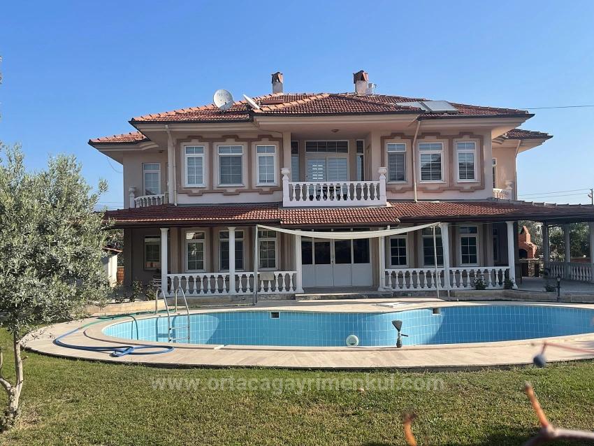4+1 Bedroom Villa For Sale in Dalyan Nbh. Ortaca - 1.000 m²