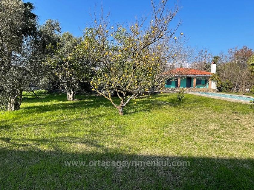 Detached Single-Story House For Sale On A 2882 M2 Plot In Eskiköy.