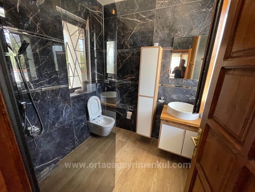 Роскошная Вилла С 4 Спальнями И 1 Ванной Комнатой Продается На Участке Площадью 7000 М2 С Видом На Пляж Далян Истузу.