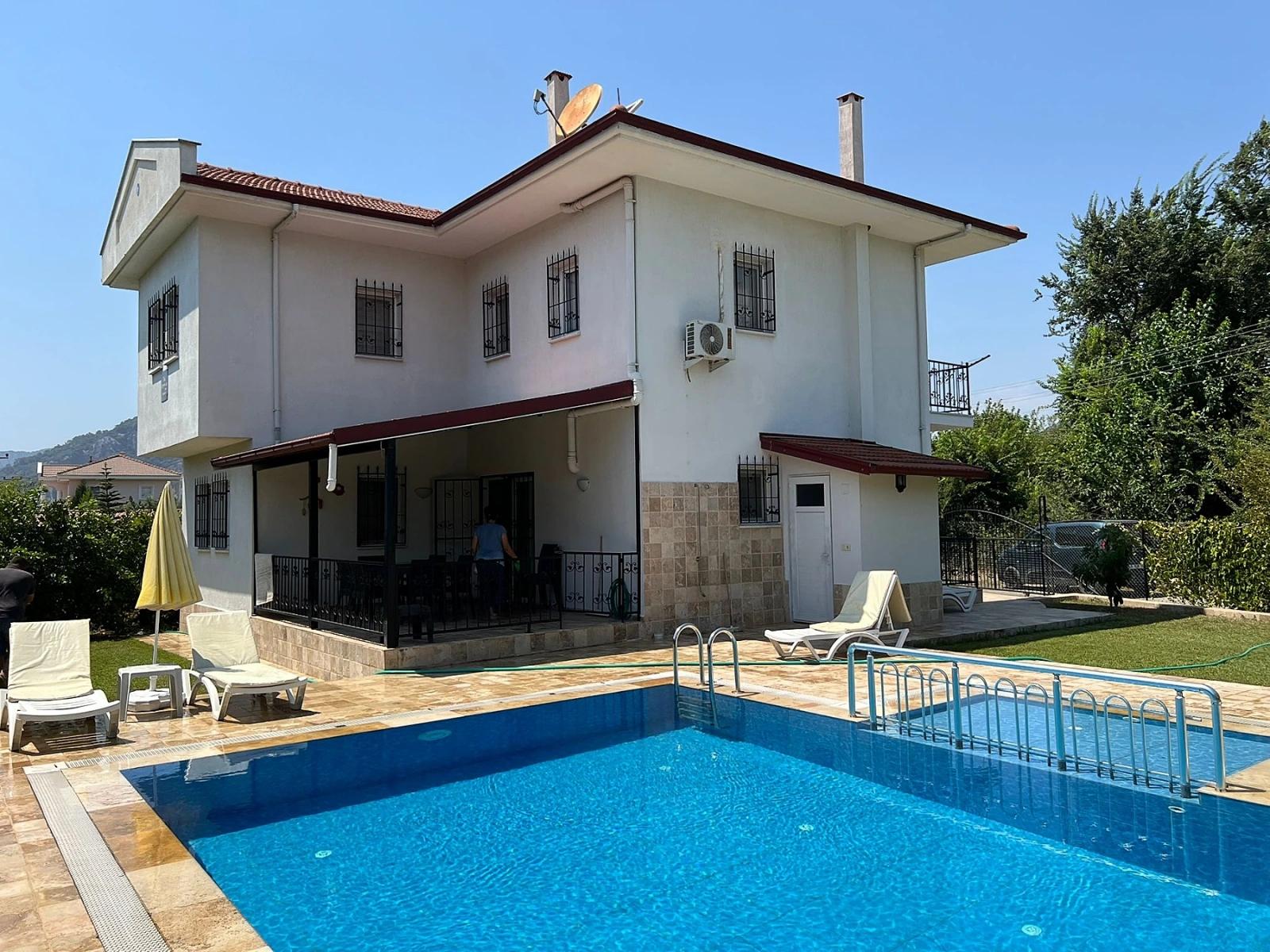 Dalyan'da Köşebaşı 600M2 Arsa İçerisinde 3+1 Satılık Villa