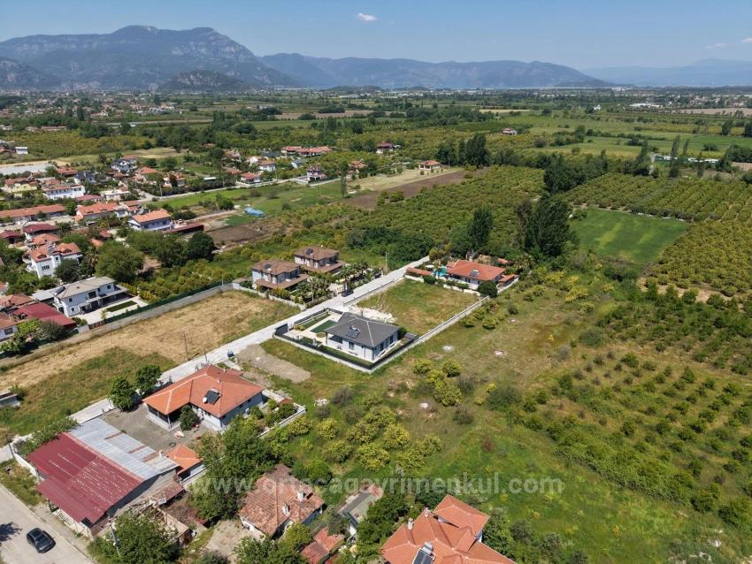 Okçular'da 1050M2 Köy Yerleşik Alanında Satılık Arsa