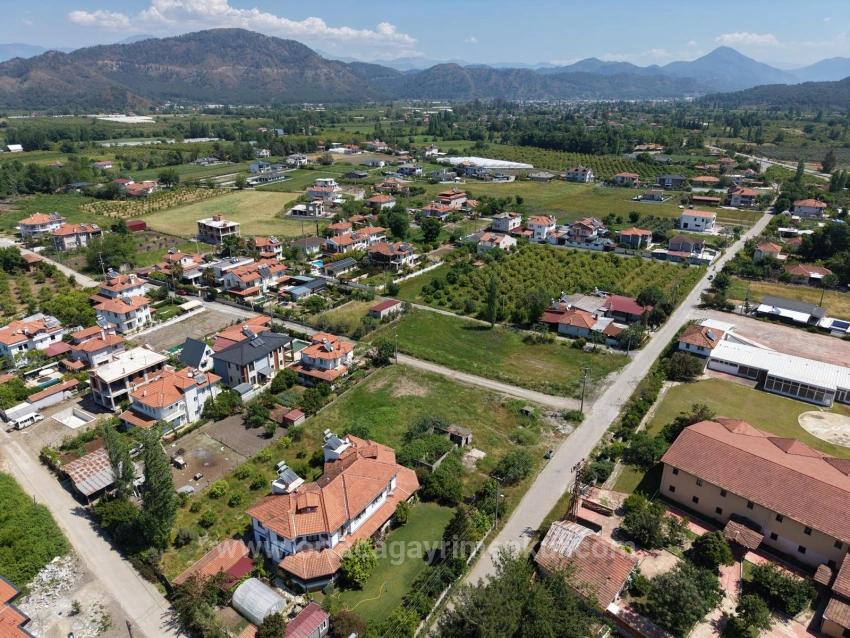 Okçular'da 1050M2 Köy Yerleşik Alanında Satılık Arsa