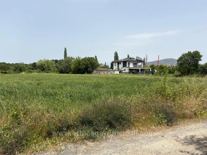 Okçular Marmarlı'da 2100 M2 Satılık Arsa