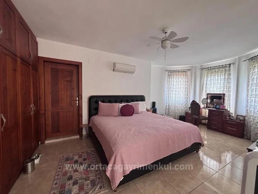 Dalyan Maraş'ta Köşebaşı 980M2 Arsa İçerisinde 5+1 Satılık Villa