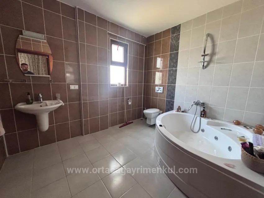Dalyan Maraş'ta Köşebaşı 980M2 Arsa İçerisinde 5+1 Satılık Villa