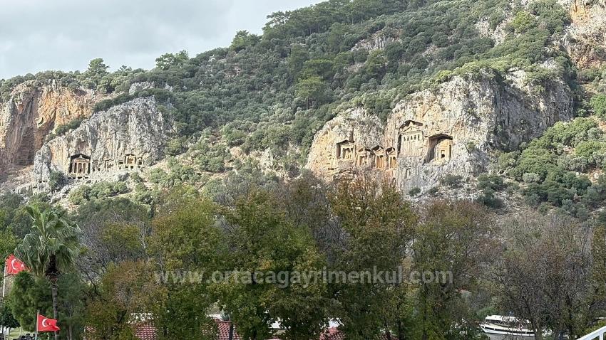 Dalyan'da 30 Odalı Kanala Yakın Satılık Otel