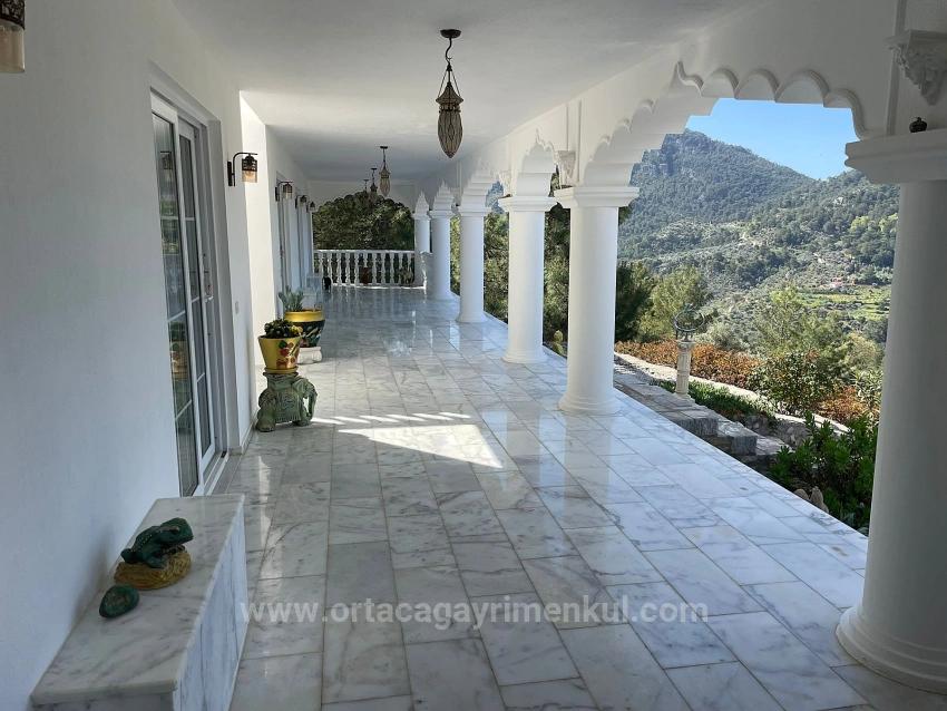 Gökbel'de Full Deniz Manzaralı 5000M2 Arsa İçerisinde Satılık Vıp Villa