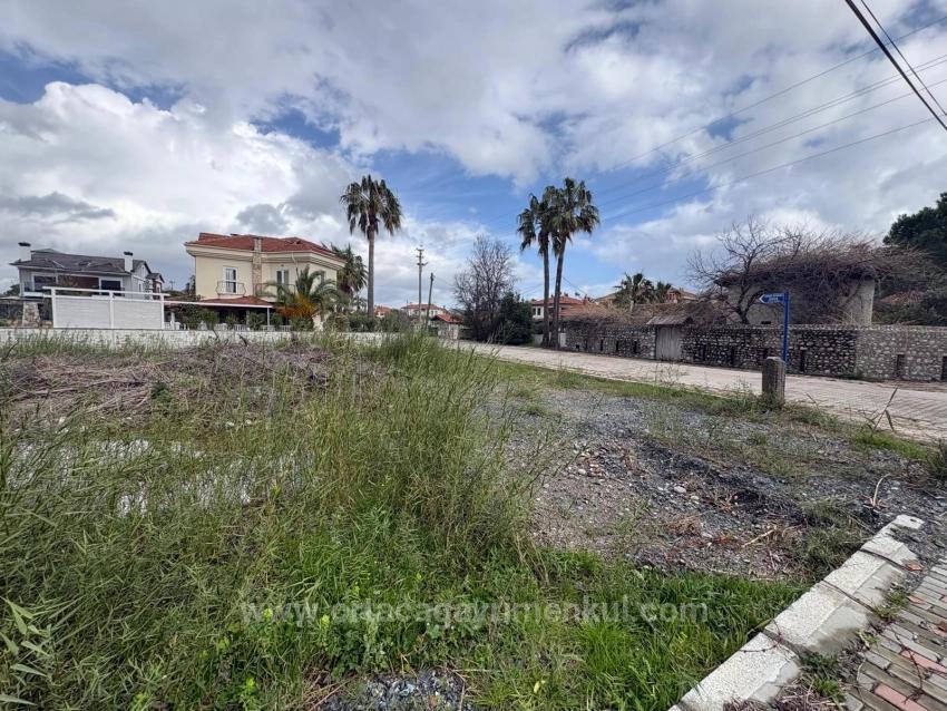 Dalyan Maraş'da Köşebaşı 892M2 Satılık Arsa