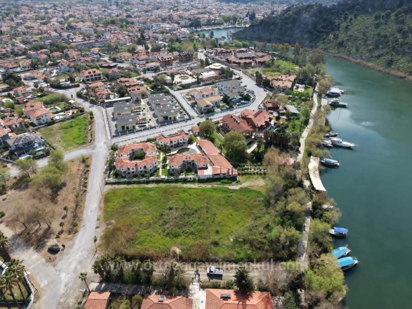 Dalyan Gülpınar'da Kanala Sıfır 2600M2 %20 Turizm İmarlı Satılık Arsa