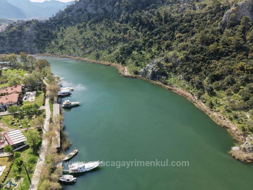 Dalyan Gülpınar'da Kanala Sıfır 2600M2 %20 Turizm İmarlı Satılık Arsa