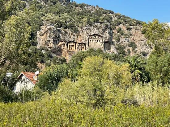 Çandır'da Kanala Sıfır 2765M2 Satılık Müstakil Ev