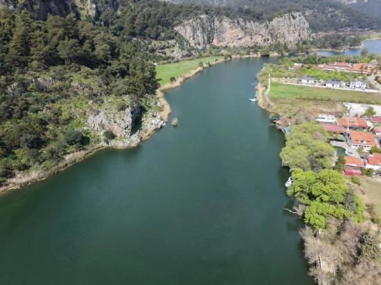 Dalyan Gülpınar'da Kanala Sıfır 2600M2 %20 Turizm İmarlı Satılık Arsa