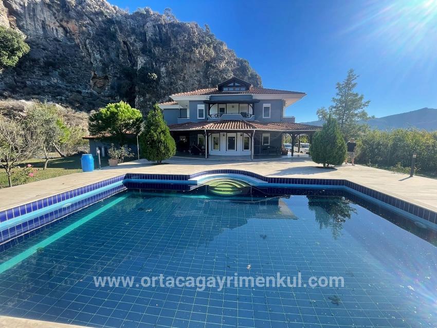 Ortaca Dalyan Mah. Satılık 5+2 Villa - 6.000 m²